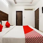 Oyo Flagship 76030 Ashok Park Metro Inn