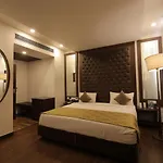 Airport Hotel Bollywood Paradise