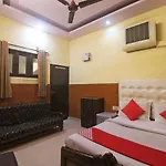 Oyo 26796 Nikunj Bed & Breakfast
