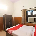 Oyo 26796 Nikunj Bed & Breakfast