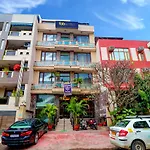 Fabexpress Llyod Residency