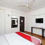 Oyo Stay South Plaza Near Lotus Temple