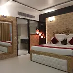 Hotel Signature Grand