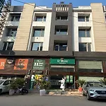 Hotel Le Roi Near New Delhi Railway Station