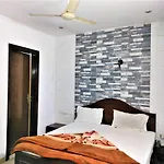 Hotel White Palace,Nizamuddin Railway Station