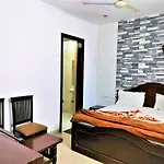 Hotel White Palace,Nizamuddin Railway Station