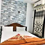 Hotel White Palace,Nizamuddin Railway Station