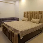 Moti Nagar, Dlf Capital Greens
