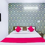Deluxe Rooms In Lajpat Nagar Near Bikanerwala