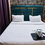Roomshala 126 Mannat Inn - Laxmi Nagar