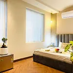 Bedchambers, Saket