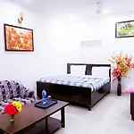 Lagoon Inn - Select City Walk Mall
