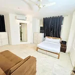 Hotel Luxury Homes Stay - Greater Kailash