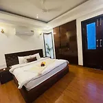 Roomshala Luxurious Studio Apartment In South Extension