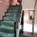 Roomshala 126 Mannat Inn Laxmi Nagar
