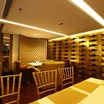 Plutos Hotel