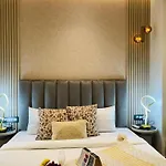 Premium Suites In Malviya Nagar