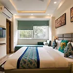 Moydom Private Ensuite With Shared Balcony & Kitchen