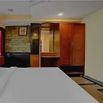 Oyo 75948 Hotel Tushar Continental