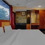 Oyo 75948 Hotel Tushar Continental