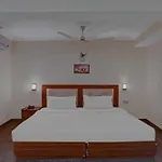 Oyo 75948 Hotel Tushar Continental