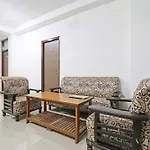 Capital O Saket Villa Near Dlf Avenue Saket