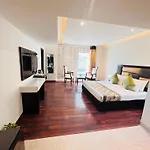 Hotel Aura Ip Grand Karkardooma Metro Station New Delhi Couple Friendly