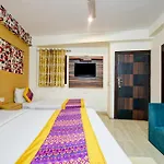 Hotel Edission View At Airport