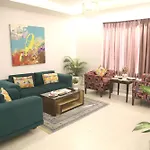 Sarovar Portico Naraina, Hotel