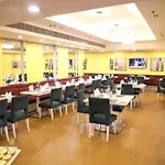 Sarovar Portico Naraina, Hotel