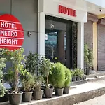 Hotel O Metro Height\'S Near Nangloi Railway Metro Station