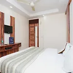 Oyo Flagship Hotel F Five