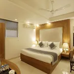 Hotel Luxury Stay Near Igi Airport With Free Airport Transsfer