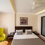 Rockland Hotel, C.R Park