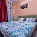 103 Cozy Flats Bnb 2 Bhk Flat,Near Airport Delhi