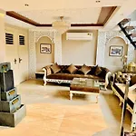 Hotel Aiwan-E-Shahi