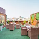 Hotel Gold Palace - 03 Mins Walk From New Delhi Railway Station