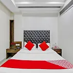 Super Oyo Hotel O Saffron Inn