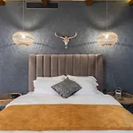 Hotel The Ambs Suites Near Igi Delhi Airport