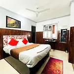 Hotel Commodo - Near Dhaula Kuan
