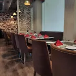 Hotel Luxe Opera Nh8 - 7Km From Igi Airport Delhi - \