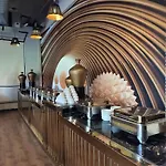 Hotel Luxe Opera Nh8 - 7Km From Igi Airport Delhi - \