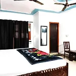Lotus Stay - 1 Min Walk In From Nizamuddin Railway Station