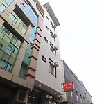 Clink Airport Stay House -New Delhi