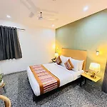 Hotel Golden Saffron By Qotel-Punjabi Bagh
