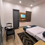 Hotel 7 Star Paschim Vihar Couple Friendly