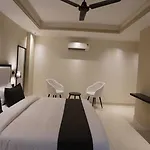 Hotel Ivy Plaza