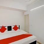 Hotel O Red Apple Home