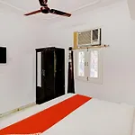 Hotel O Red Apple Home