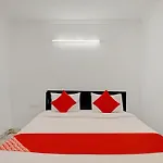 Hotel O Red Apple Home